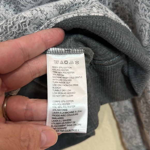 Kimchi Blue Womens Lace damask Crewneck Sweater size Large - Picture 5 of 6